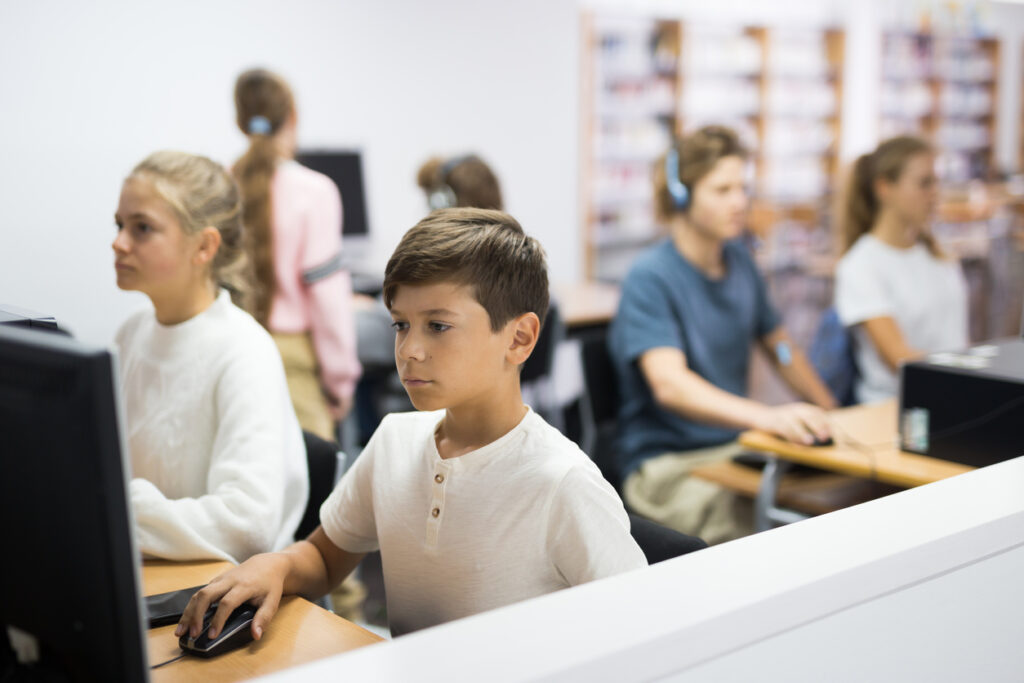How to Set up Learning Stations in your Classroom that Students Will Love