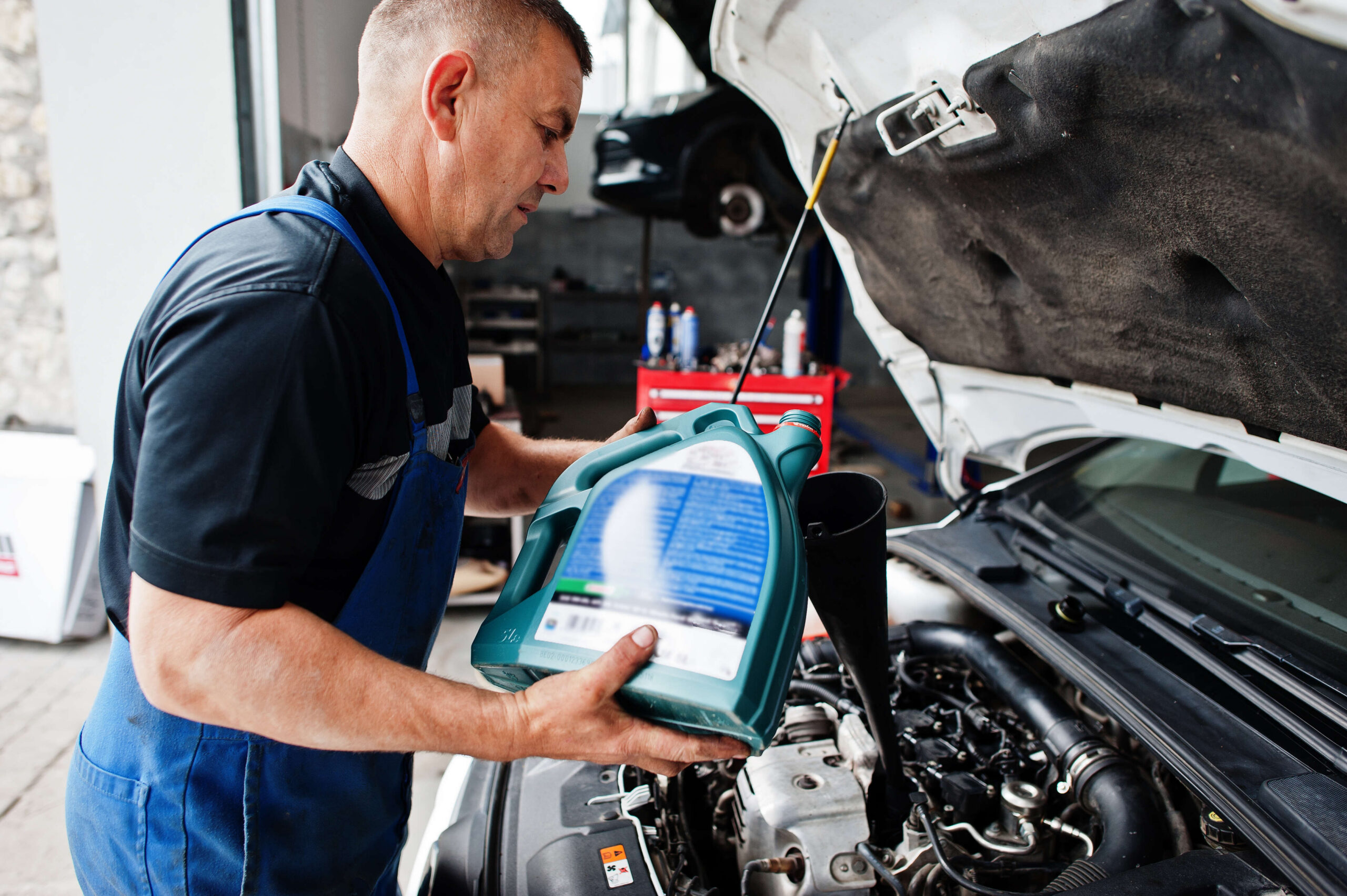 Auto Protection: Why Changing Your Own Oil Is the Best Choice for Your Car